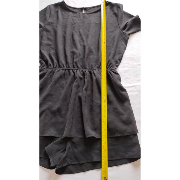 Short Sleeves Tiered Open Back Jumpsuit shorts Black romper size Large - Picture 11 of 14